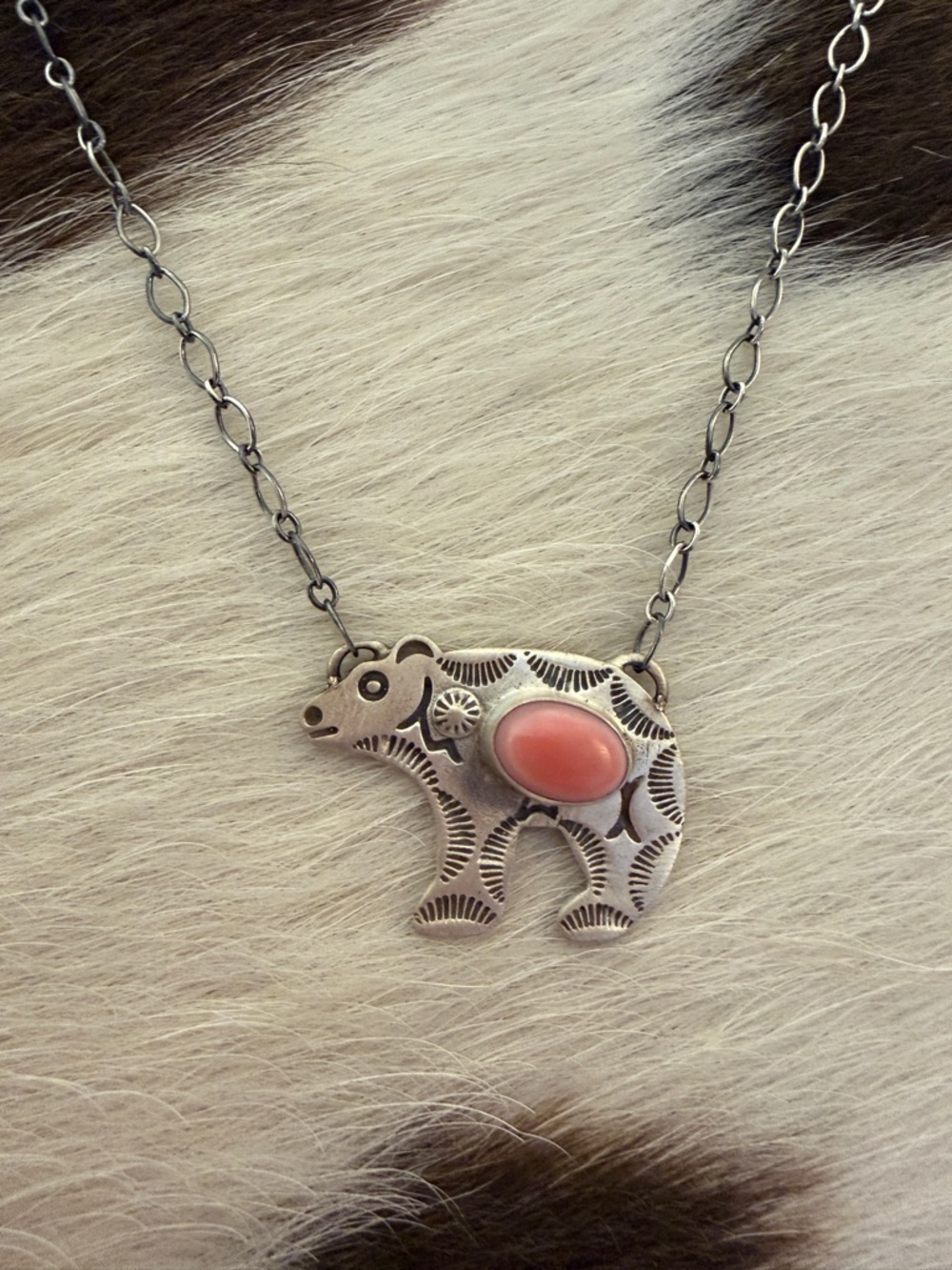 ❤️ Queen Pink Conch Hand Stamped Statement Bear Necklace Matte Sterling 18+2” - Picture 3 of 13